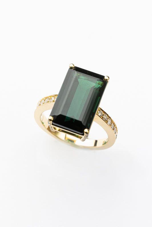 Green tourmaline ring with diamonds