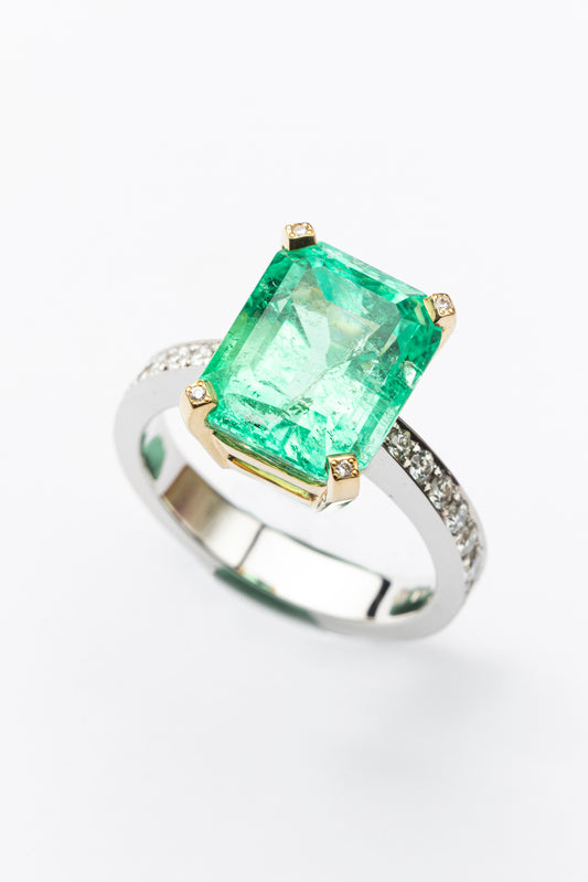 Emerald ring with diamonds